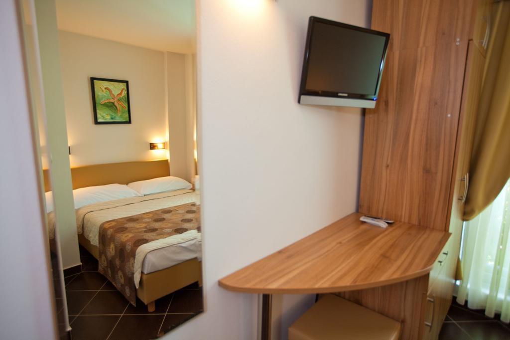 Hotel Sirena Podgora Kültér fotó